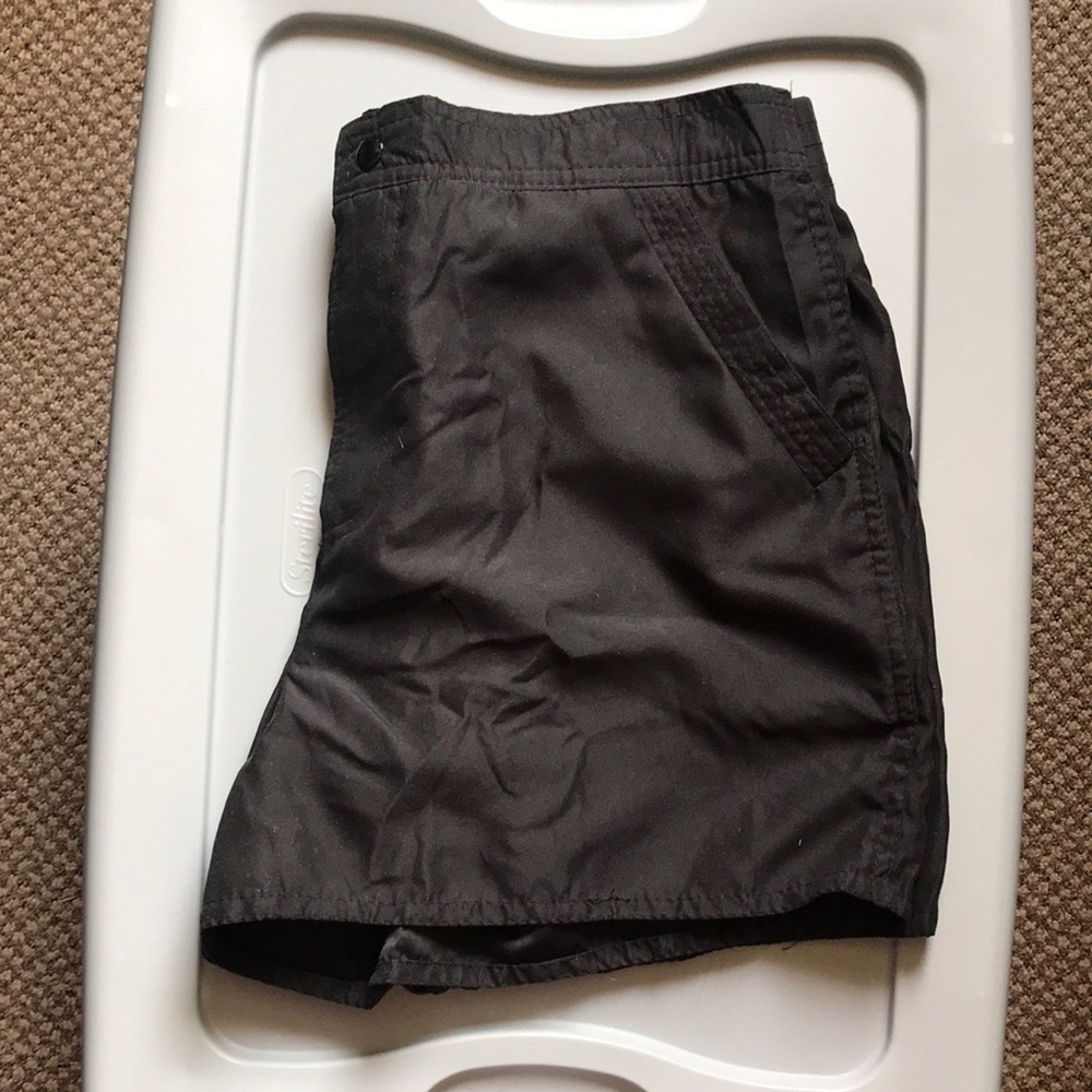 Croft and Barrow color black short size 12